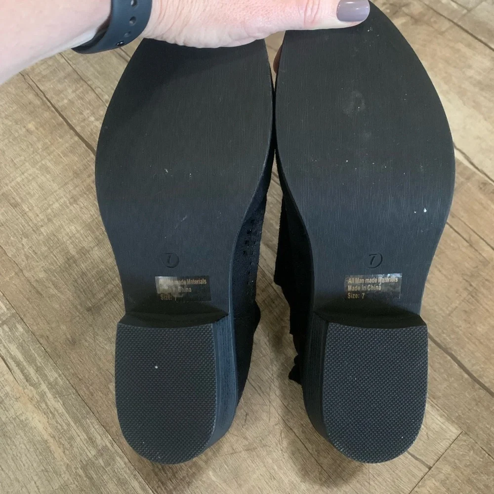 NWOT Women's Black Suede Ankle Bootie‎
